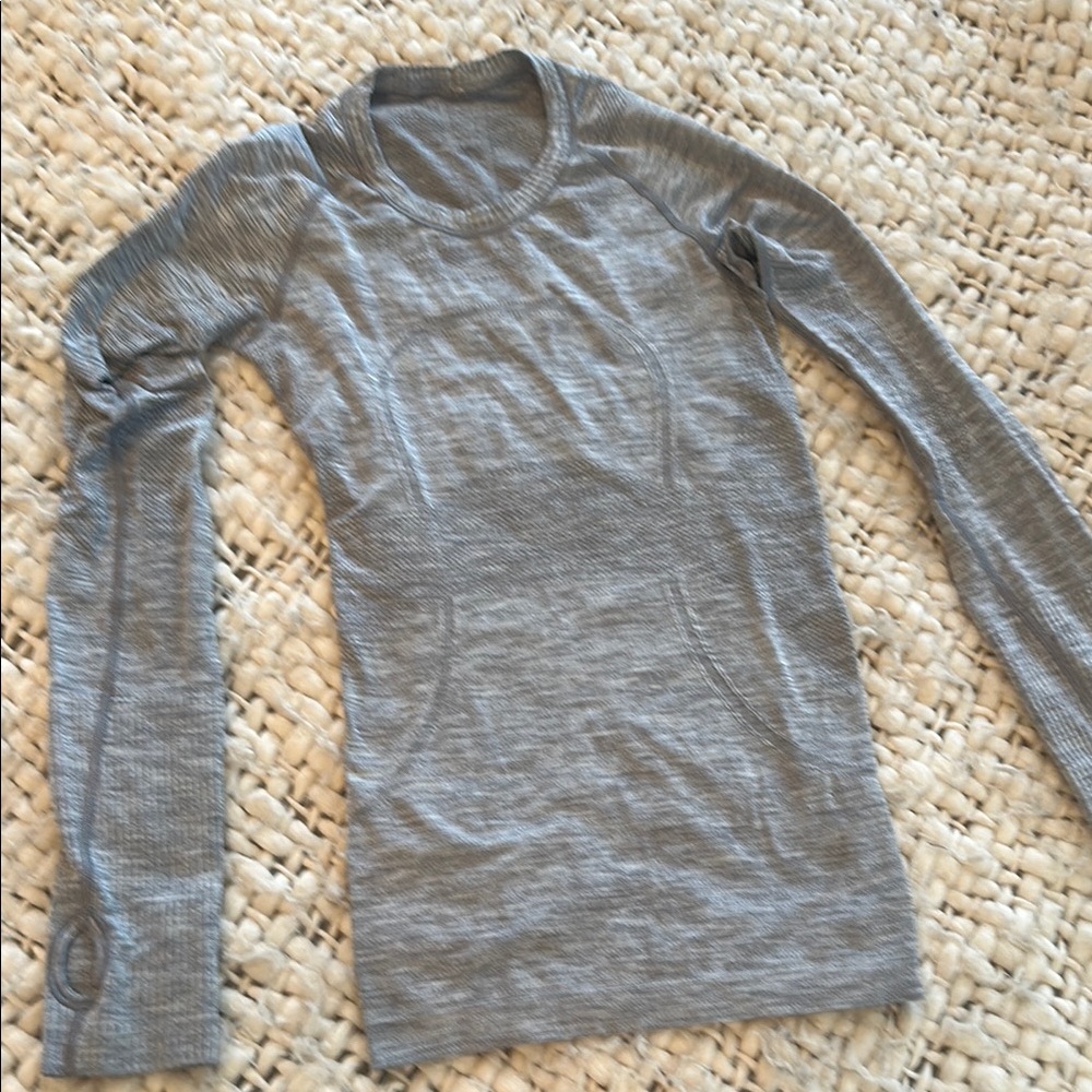 Lululemon Gray Long Sleeve Athletic Top. Size 4.
